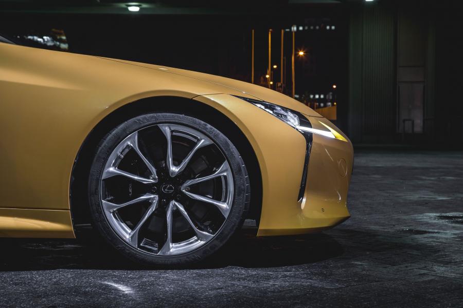 Колеса Lexus LC500 2017 года  (ZA) (фото 6 из 22)